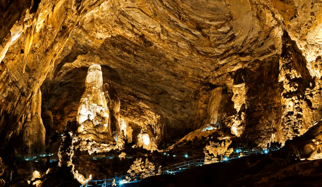 Aventuras en cenotes y grutas cerca de Chetumal, Quintana Roo